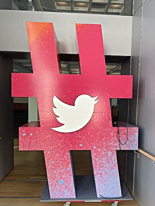 2000_Twitter Hashtag with Bird Logo